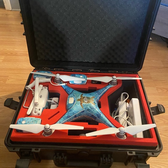 Dji phantom 4 professional drone bundle!! Everything you need.. so nice! - Picture 2 of 8